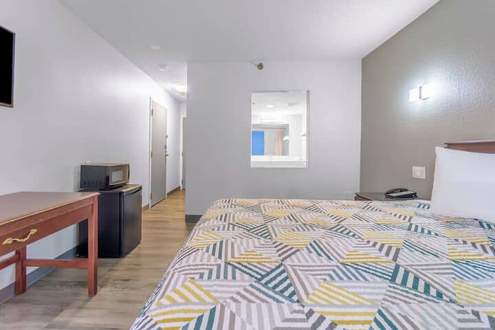 Room 11 of 27