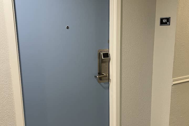 Business Center 23 of 27