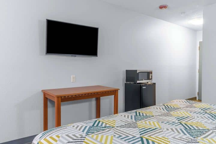 Room 10 of 27
