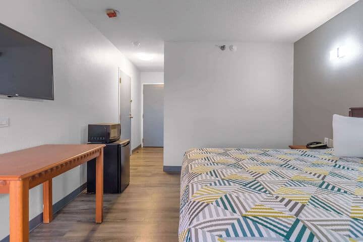 Room 8 of 27