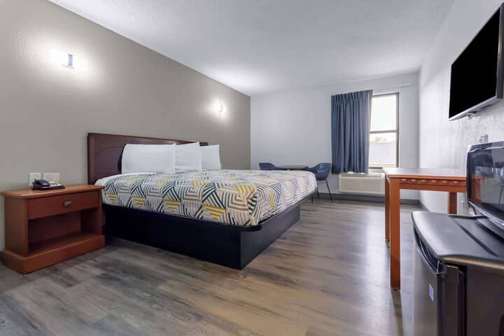 Room 6 of 27