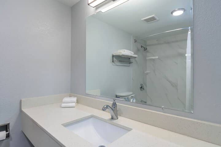 Room 17 of 27