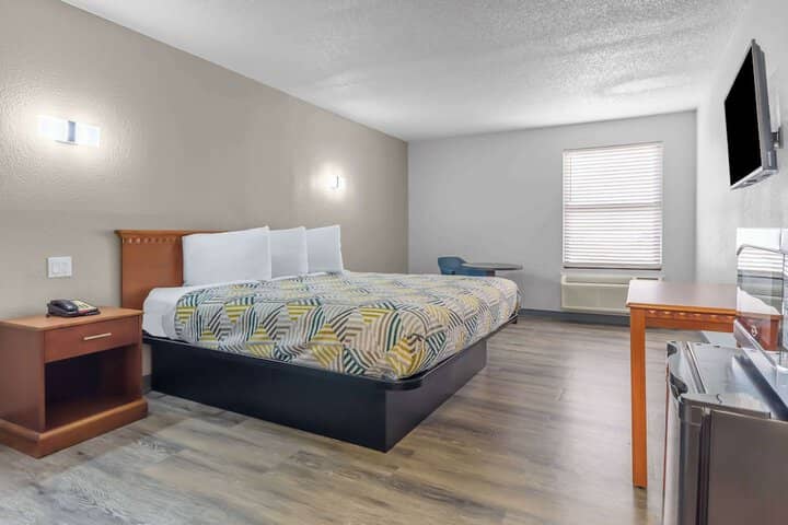 Room 14 of 27